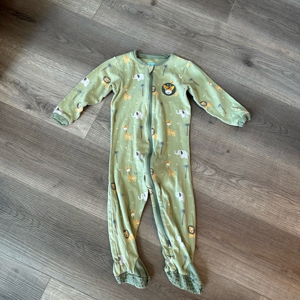 4/20$ Tuffy green jungle safari theme footie/footed sleeper/pyjama size 18M